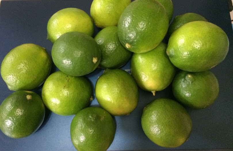 台灣のレモンは緑色 皮 薄と厚 の違いで種の量に差がある 薄 の発音注意 台灣生活